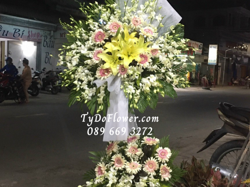 KỆ HOA CHIA BUỒN KCB1016