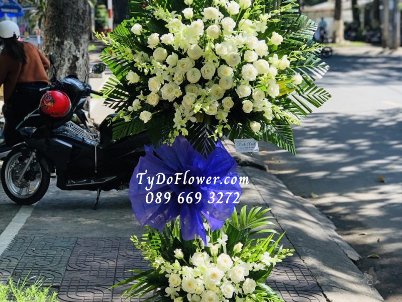 KỆ HOA CHIA BUỒN KCB1021