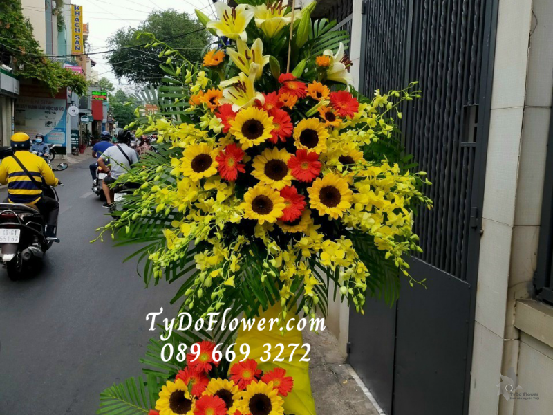 KỆ HOA CHÚC MỪNG KCM1002