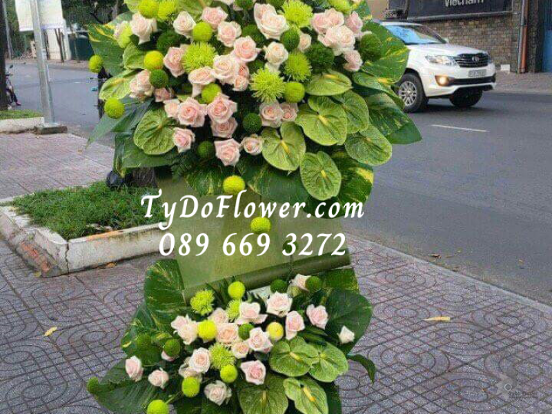 KỆ HOA CHÚC MỪNG KCM1028