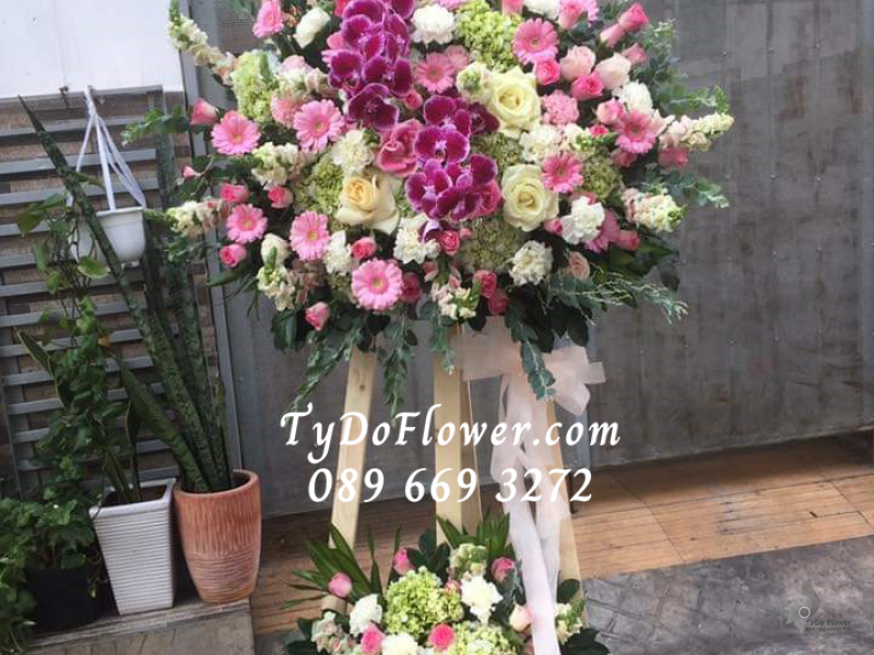 KỆ HOA CHÚC MỪNG KCM1034