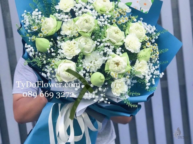 BÓ HOA CHÚC MỪNG BO082201 Bó Hoa Sen Trắng