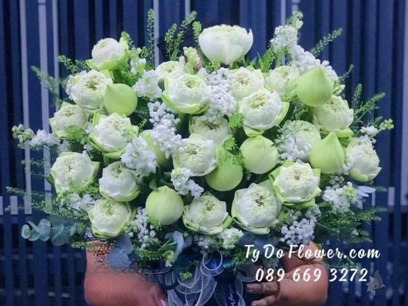 GIỎ HOA CHÚC MỪNG G082202 Giỏ Hoa Sen Trắng