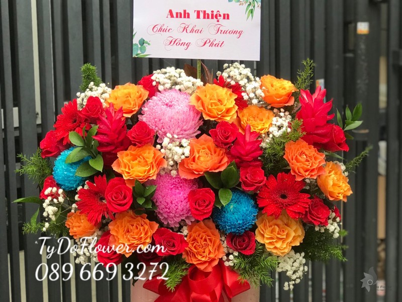 G122207 GIỎ HOA CHÚC MỪNG KHAI TRƯƠNG thiết kế hoa Cúc Mẫu Đơn hồng-xanh, hoa hồng cam Spirit Roses, hoa hồng đỏ, hoa hạnh phúc, hoa lá phụ tone màu đỏ xanh