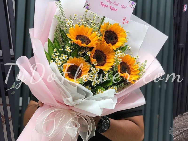 B1222163 BÓ HOA HƯỚNG DƯƠNG HOA CHÚC MỪNG