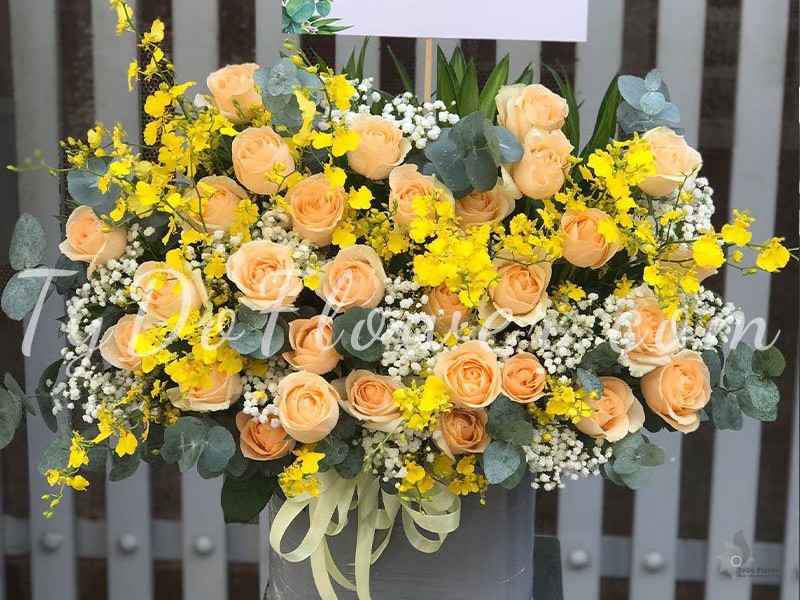 G0123178 GIỎ HOA HỒNG CAM TRỨNG GÀ HOA CHÚC MỪNG KHAI TRƯƠNG