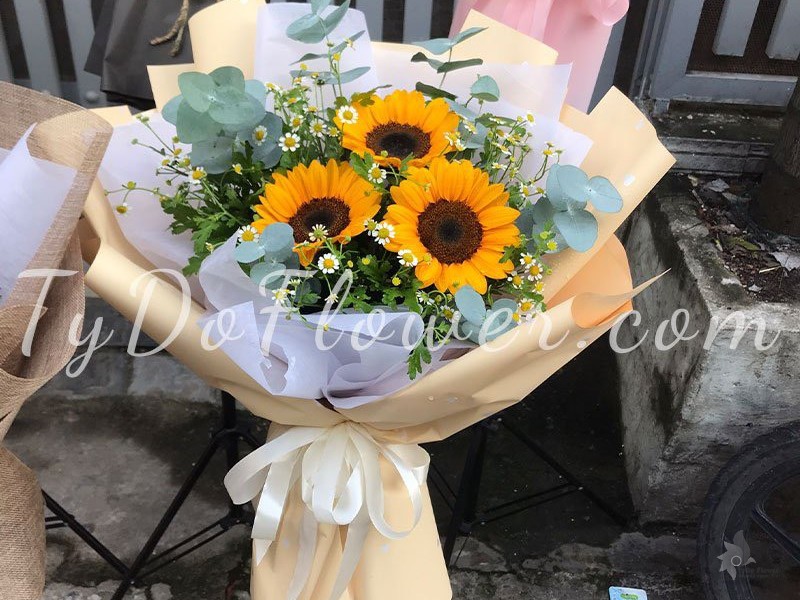 B0123221 BÓ HOA HƯỚNG DƯƠNG HOA CHÚC MỪNG