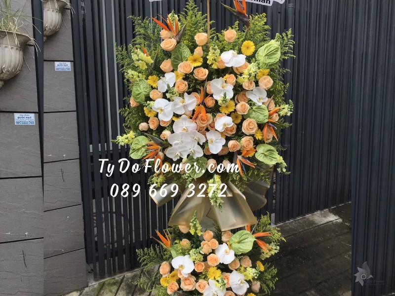 KCM0123231 KỆ HOA CHÚC MỪNG