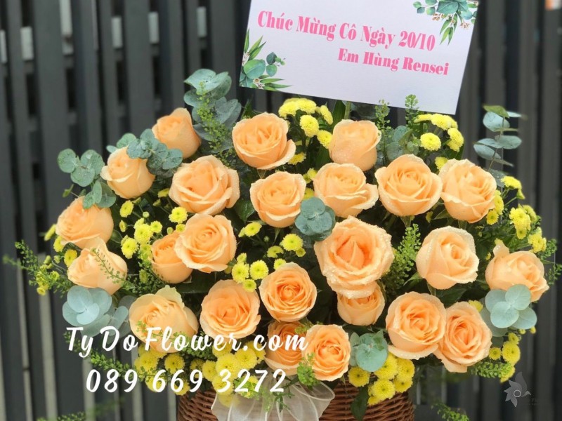 G0123259 GIỎ HOA HỒNG CAM TRỨNG GÀ HOA CHÚC MỪNG