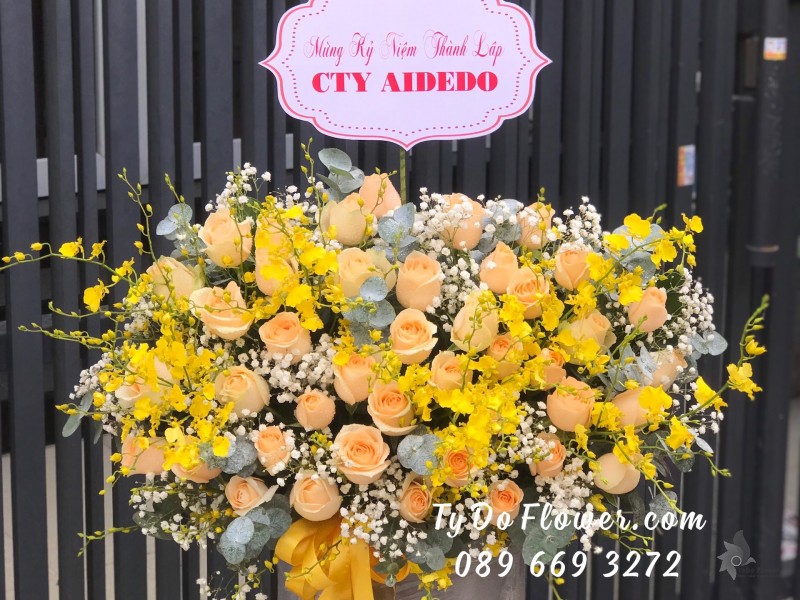 G0123260 GIỎ HOA HỒNG CAM TRỨNG GÀ HOA CHÚC MỪNG