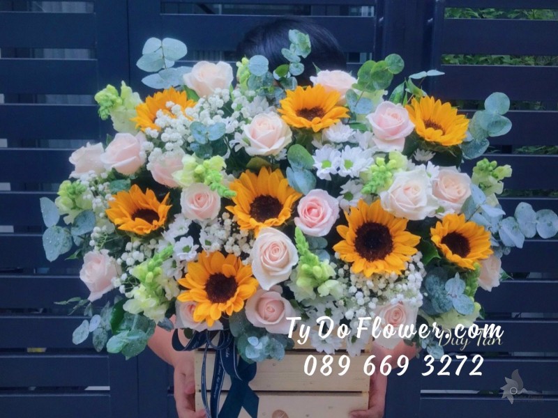 G0123274 GIỎ HOA CHÚC MỪNG