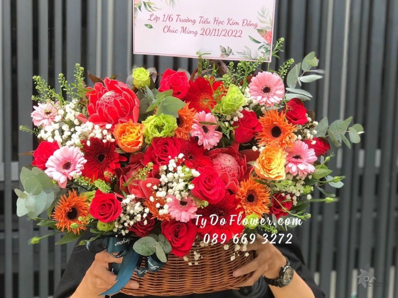 G0123305 GIỎ HOA CHÚC MỪNG