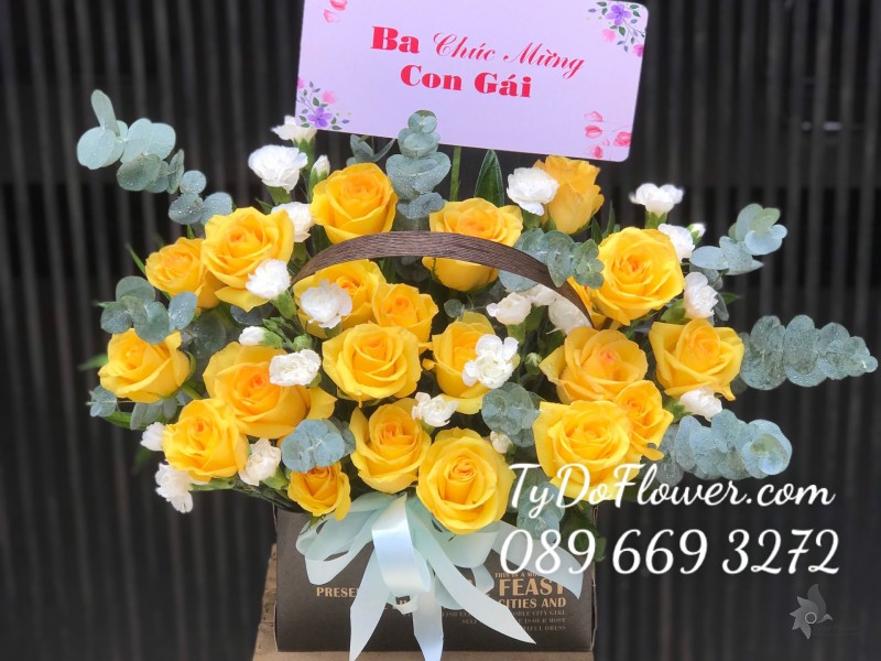 G0323346 GIỎ HOA HỒNG VÀNG HOA CHÚC MỪNG