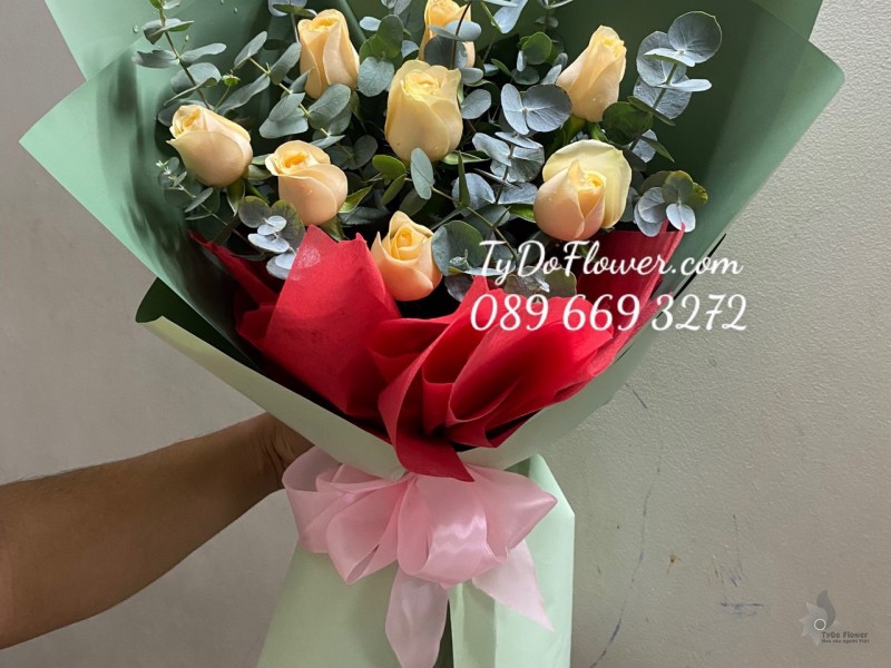 B0323349 BÓ HOA HỒNG CAM TRỨNG GÀ HOA CHÚC MỪNG