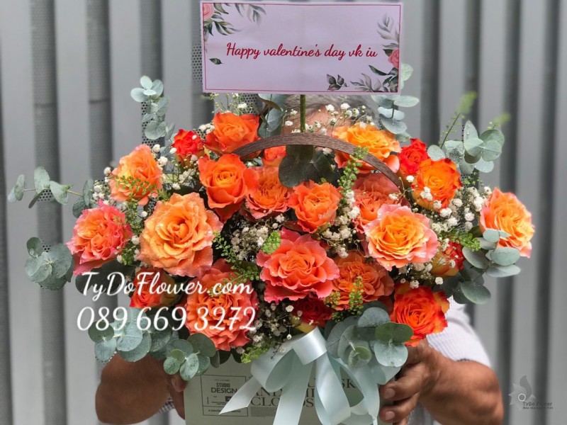 G0323369 GIỎ HOA HỒNG CAM SPIRIT ROSES HOA CHÚC MỪNG