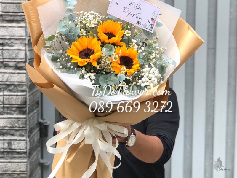 B0323370 BÓ HOA HƯỚNG DƯƠNG HOA CHÚC MỪNG