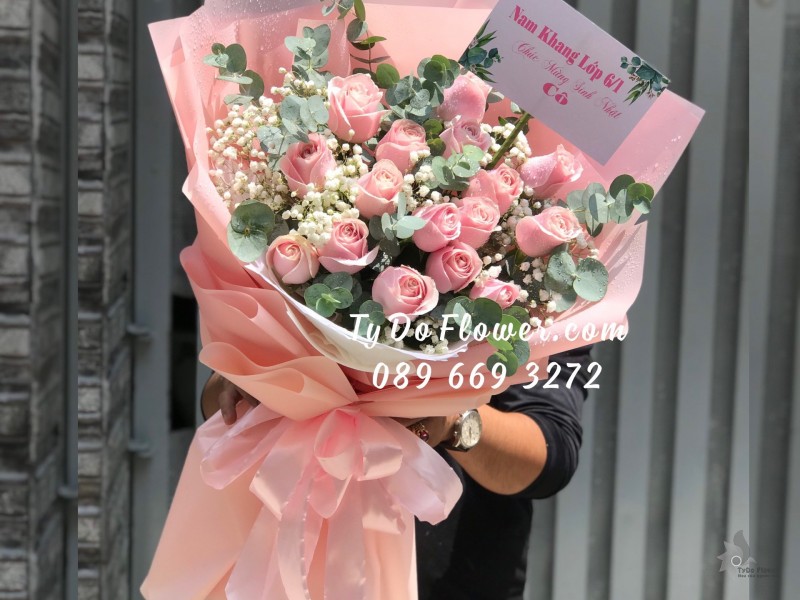 B0323479 BÓ HOA HỒNG KEM DÂU Hoa Chúc Mừng