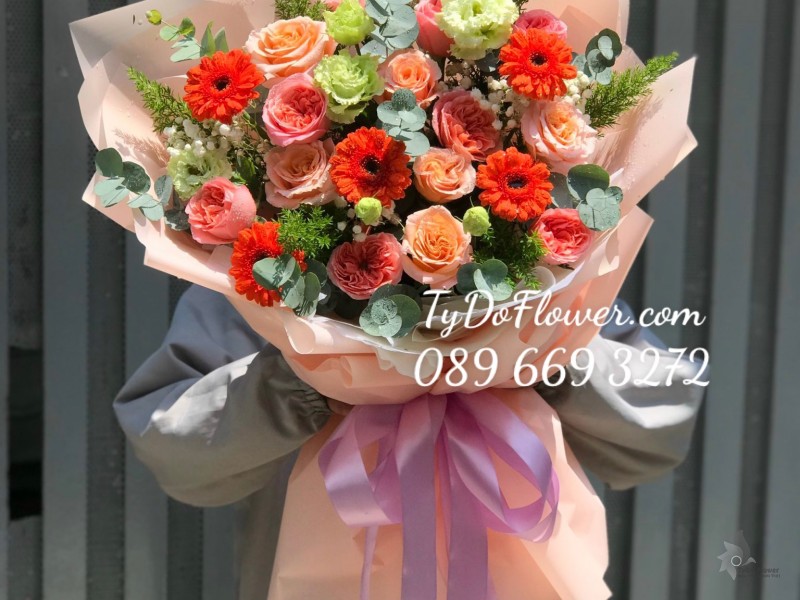 B0323484 BÓ HOA CHÚC MỪNG