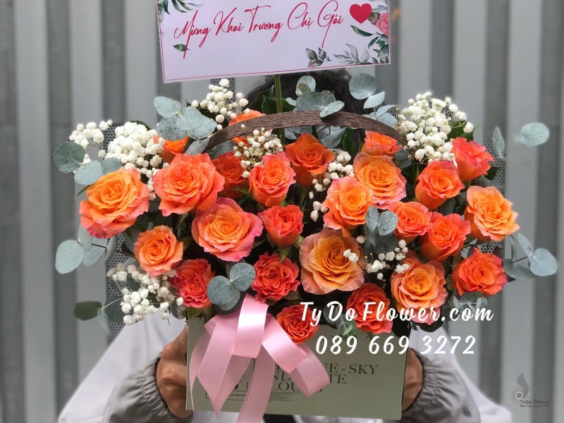 G0323518 GIỎ HOA HỒNG CAM SPIRIT ROSES Hoa Chúc Mừng