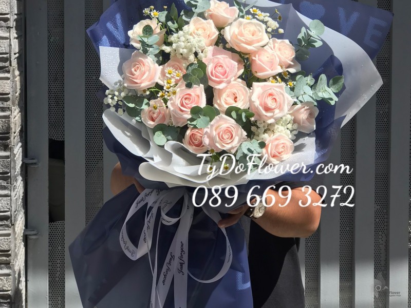 B0423527 BÓ HOA HỒNG KEM Hoa Chúc Mừng