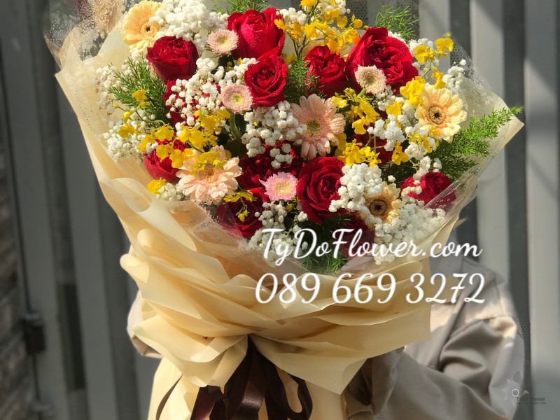 B0423530 BÓ HOA CHÚC MỪNG