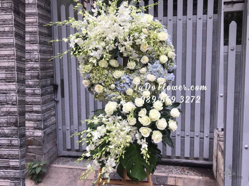 KCB0423542 KỆ HOA TANG LỄ VÒNG HOA CHIA BUỒN