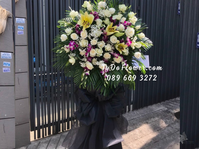 KCB0423552 KỆ HOA TANG LỄ VÒNG HOA CHIA BUỒN