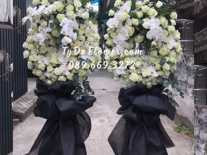 KCB0423582 KỆ HOA TANG LỄ VÒNG HOA CHIA BUỒN