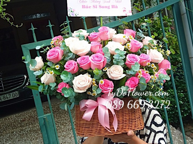 G0523607 GIỎ HOA HỒNG SEN mix HỒNG KEM Hoa Chúc Mừng Sinh Nhật