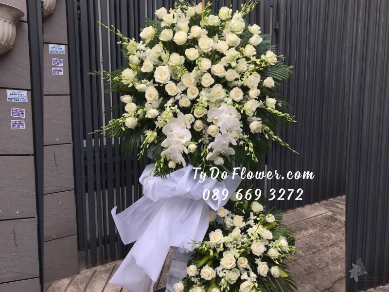 KCB0523617 KỆ HOA TANG LỄ VÒNG HOA CHIA BUỒN