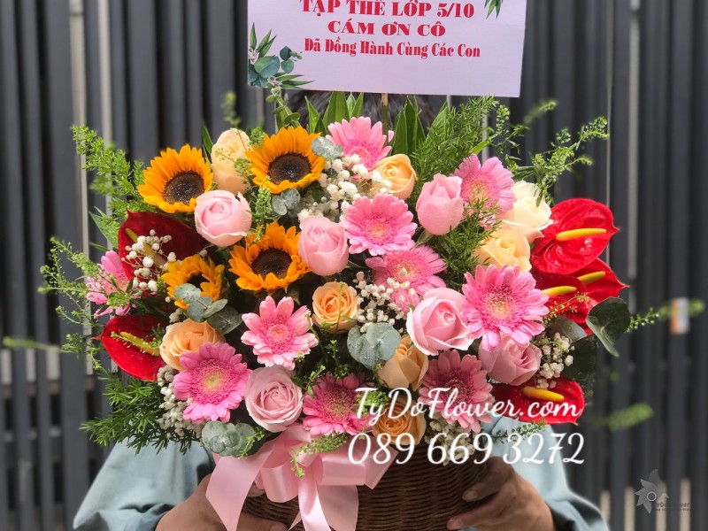 G0523648 GIỎ HOA CHÚC MỪNG CÁM ƠN THẦY CÔ