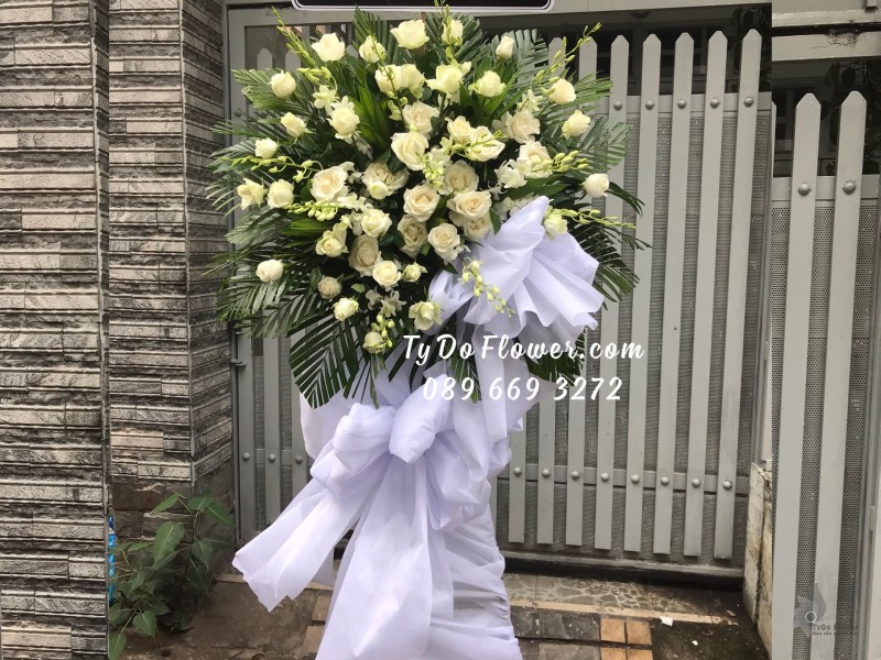 KCB0523664 KỆ HOA TANG LỄ VÒNG HOA CHIA BUỒN