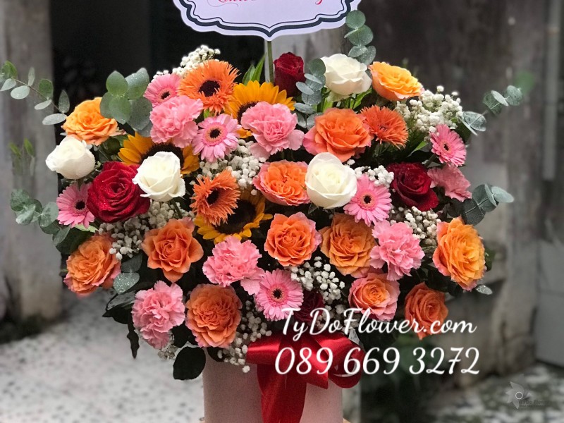 G0523679 GIỎ HOA CHÚC MỪNG