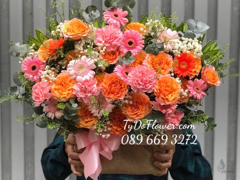 G0523680 GIỎ HOA CHÚC MỪNG