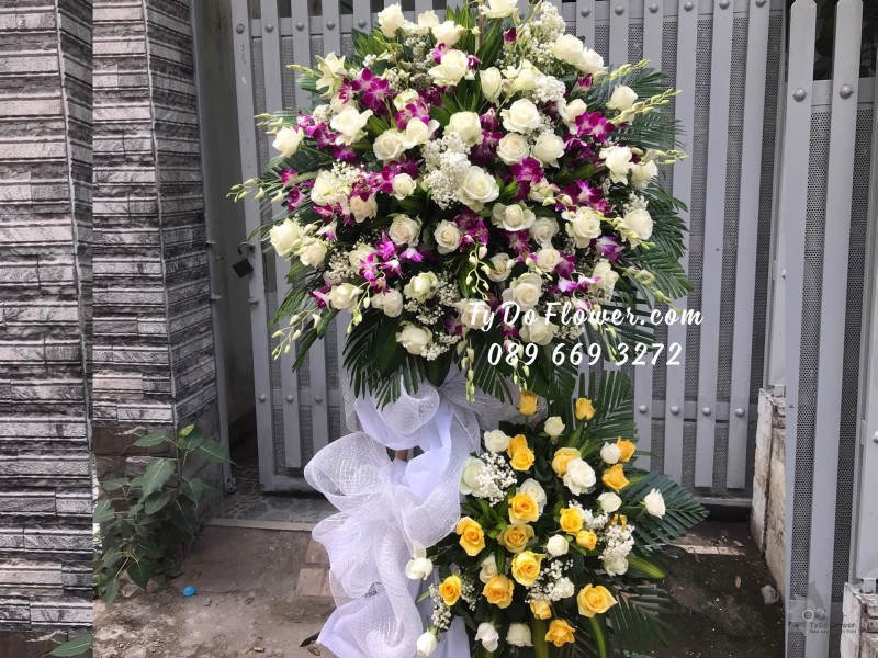 KCB0523683 KỆ HOA TANG LỄ VÒNG HOA CHIA BUỒN Hoa Kính Viếng