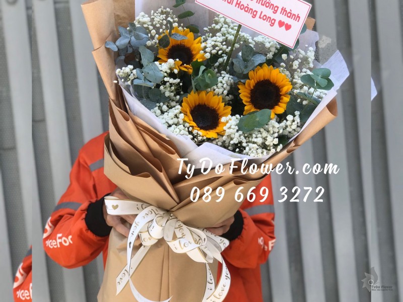 B0523685 BÓ HOA HƯỚNG DƯƠNG Hoa Chúc Mừng Lễ Trưởng Thành