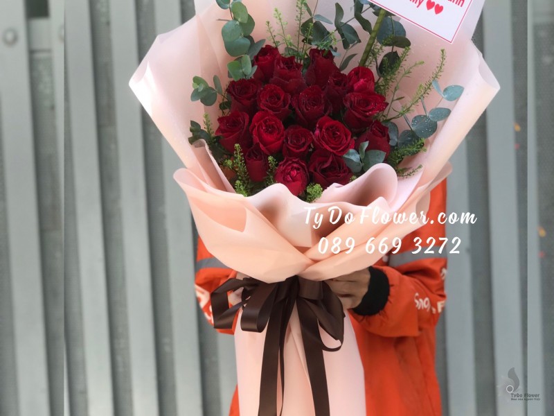 B0523687 BÓ HOA HỒNG ĐỎ ECUADOR RED ROSES Hoa Chúc Mừng Lễ Trưởng Thành