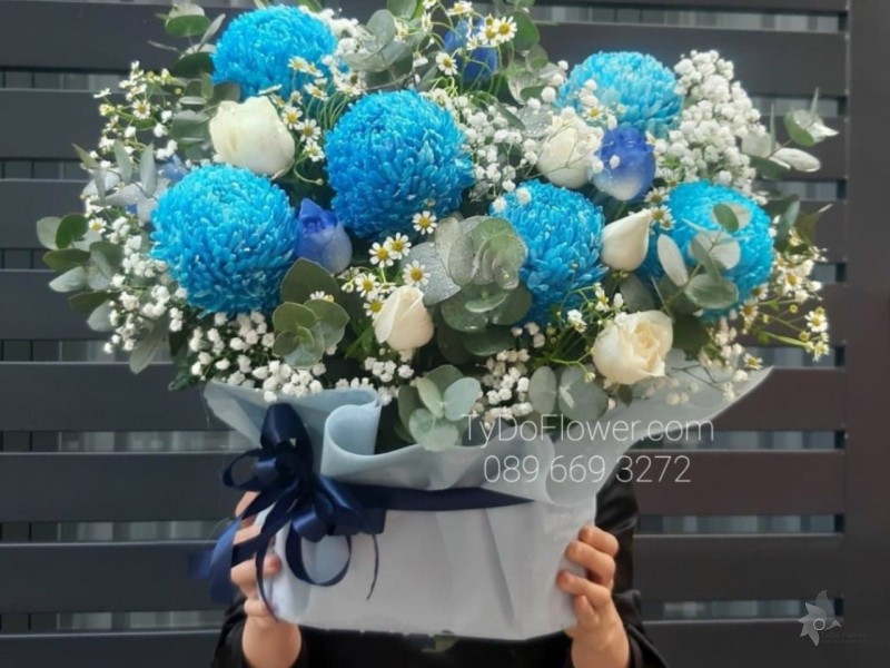 G0623754 GIỎ HOA CÚC MẪU ĐƠN XANH DƯƠNG Hoa Chúc Mừng