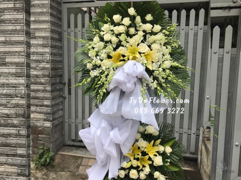 KCB0723855 KỆ HOA TANG LỄ VÒNG HOA CHI BUỒN Hoa Kính Viếng