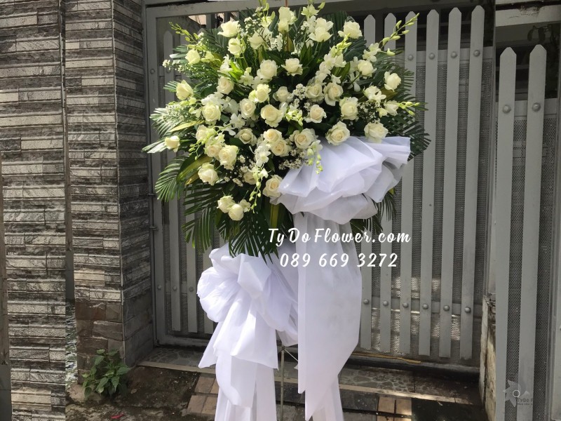 KCB0723856 KỆ HOA TANG LỄ VÒNG HOA CHI BUỒN Hoa Kính Viếng