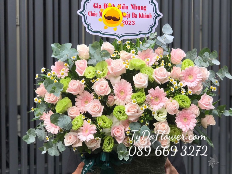 G0823869 GIỎ HOA HỒNG KEM mix ĐỒNG TIỀN HỒNG MINI vs CÁT TƯỜNG XANH Hoa Chúc Mừng Sinh Nhật Ba