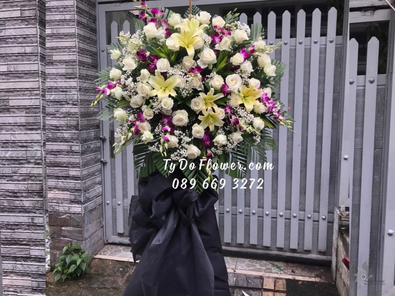 KCB0823885 KỆ HOA TANG LỄ VÒNG HOA CHI BUỒN Hoa Kính Viếng