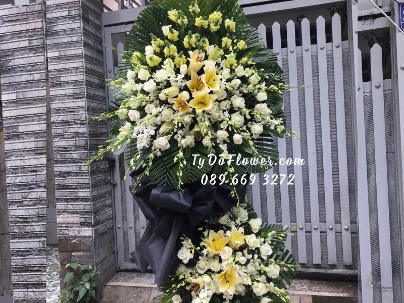 KCB0823889 KỆ HOA TANG LỄ VÒNG HOA CHIA BUỒN Hoa Kính Viếng
