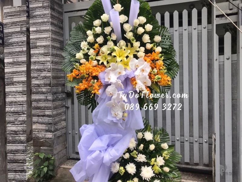 KCB0823890 KỆ HOA TANG LỄ VÒNG HOA CHIA BUỒN Hoa Kính Viếng