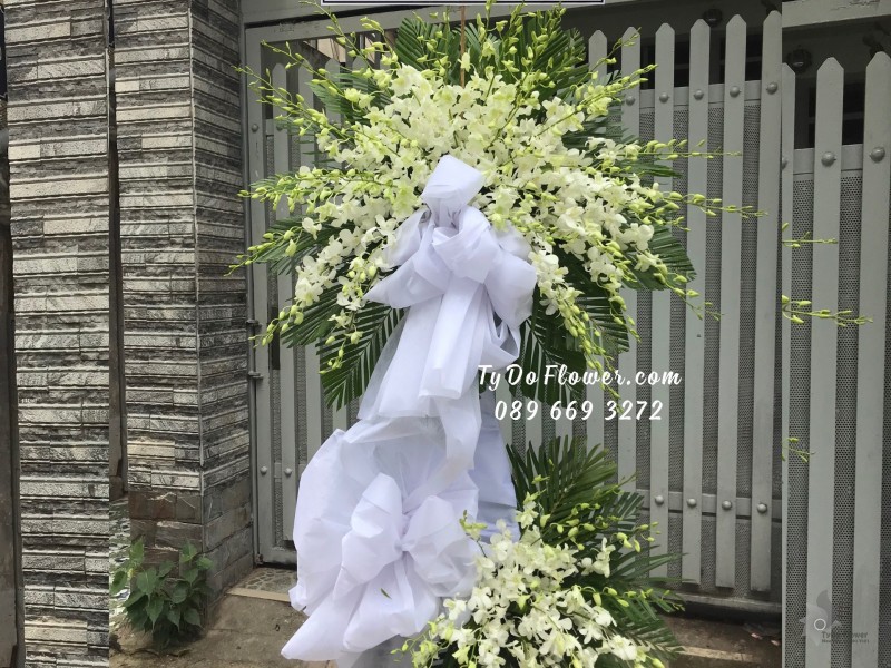 KCB0823899 KỆ HOA TANG LỄ VÒNG HOA CHI BUỒN Hoa Kính Viếng