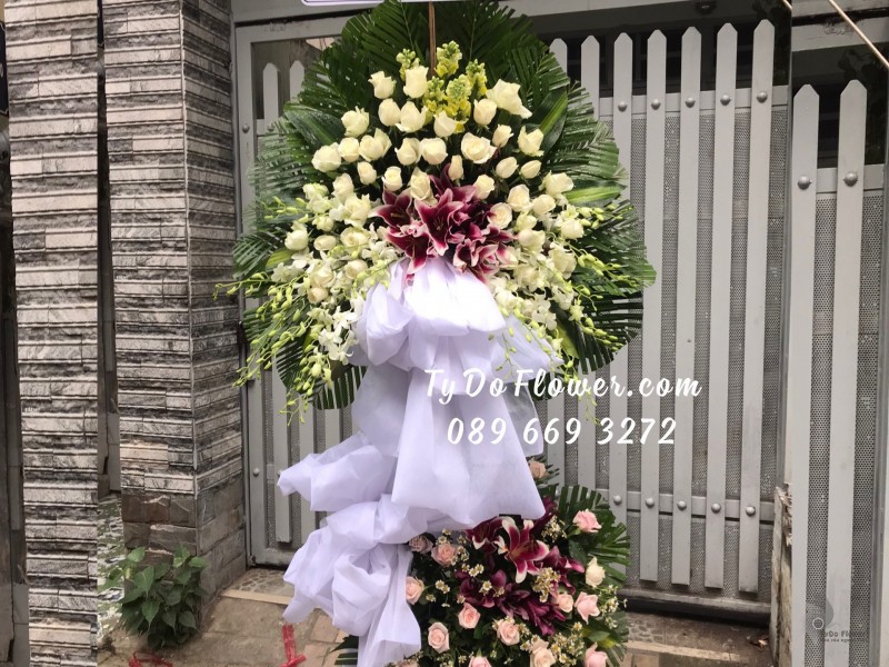 KCB0823900 KỆ HOA TANG LỄ VÒNG HOA CHI BUỒN Hoa Kính Viếng