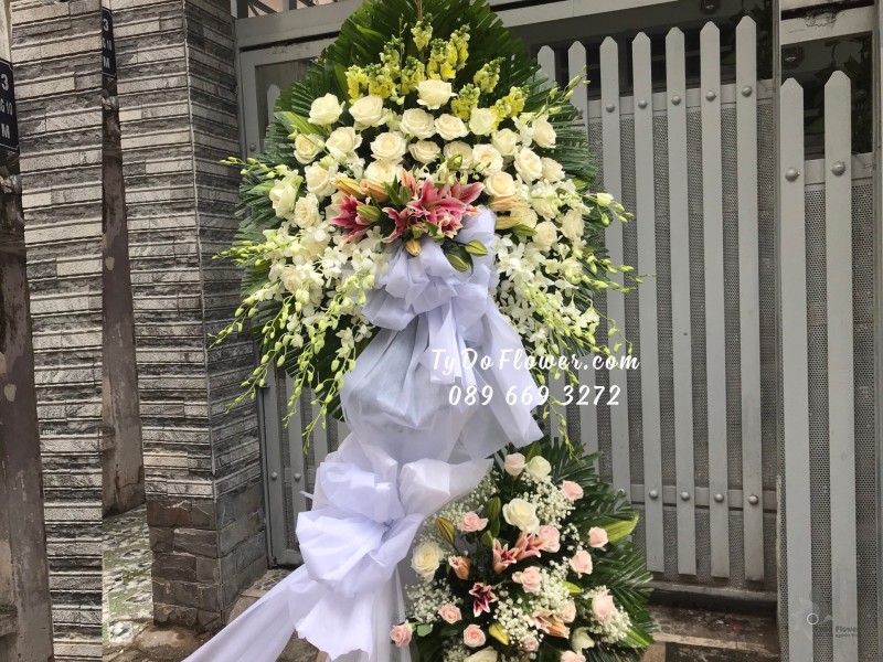 KCB0823902 KỆ HOA TANG LỄ VÒNG HOA CHI BUỒN Hoa Kính Viếng