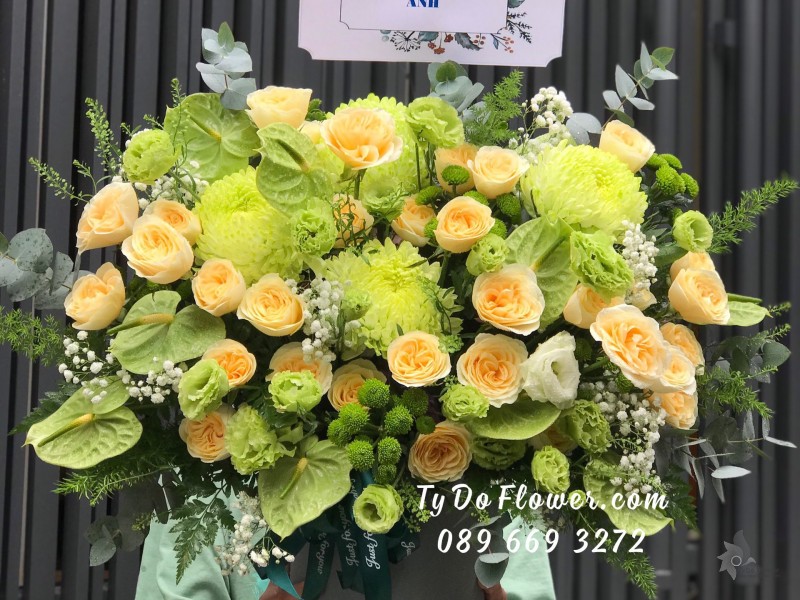 G0823906 GIỎ  HOA HỒNG JULIET mix CÚC MẪU ĐƠN XANH CỐM Hoa Chúc Mừng Sinh Nhật Anh