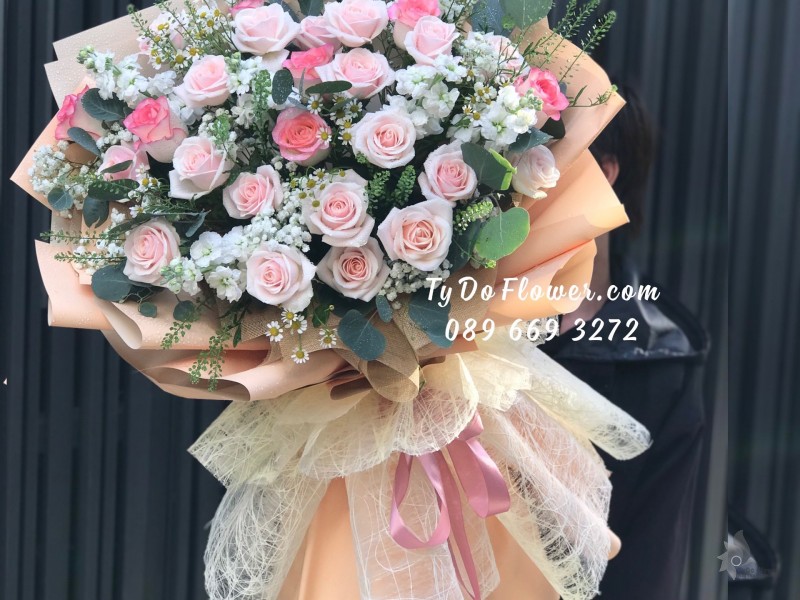 B0823915 BÓ HOA CHÚC MỪNG TONE MÀU HỒNG