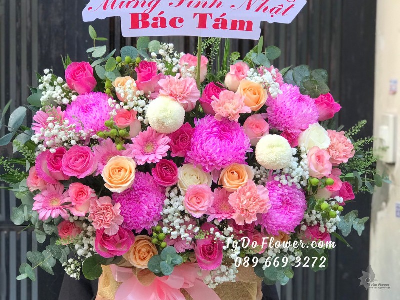 G0823918 GIỎ HOA CHÚC MỪNG SINH NHẬT BÁC thiết kế điểm nhấn Hoa Cúc Mẫu Đơn hồng, hoa hồng cam-hồng sen-trắng, đồng tiền hồng, cẩm chướng hòng, baby trắng., cỏ đồng tiền, lá bạc